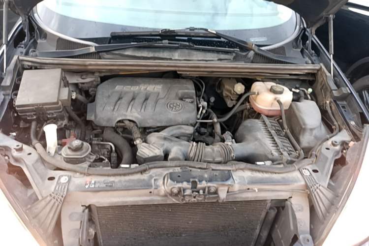 Used Buick GL8 2014 2.4L Classic Edition Engine Bay