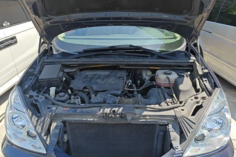 Used Buick GL8 2014 2.4L Executive Edition Engine Bay