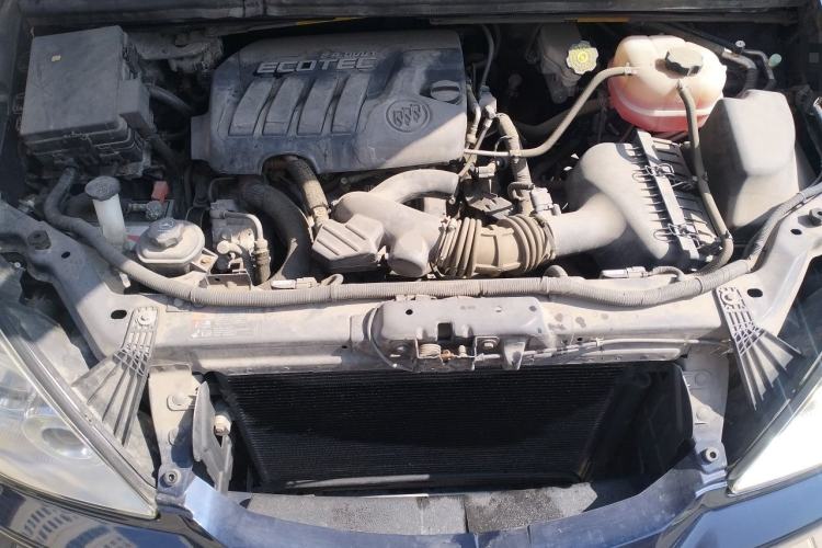 Used Buick GL8 2014 2.4L Classic Edition Engine Bay
