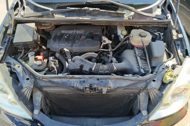 Used Buick GL8 2014 2.4L Classic Edition Engine Bay