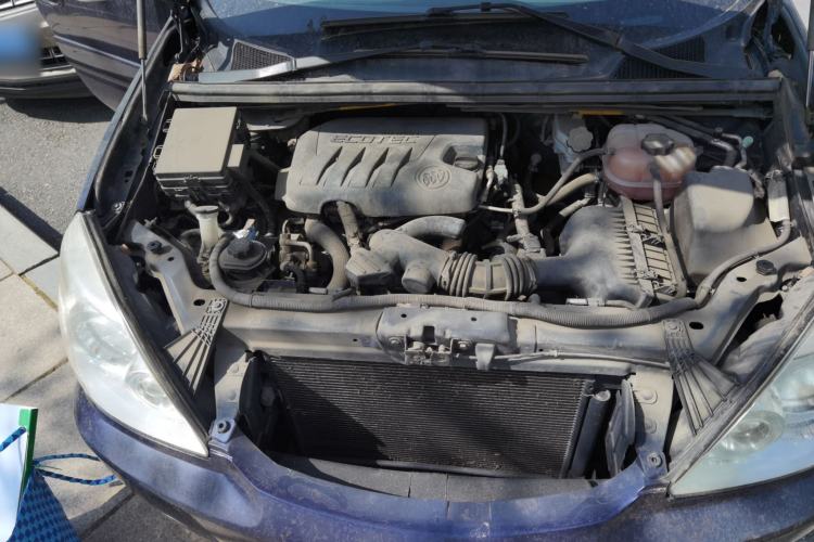 Used Buick GL8 2014 2.4L Classic Edition Engine Bay
