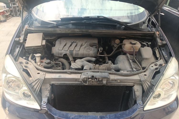 Used Buick GL8 2014 2.4L Comfort Edition Engine Bay