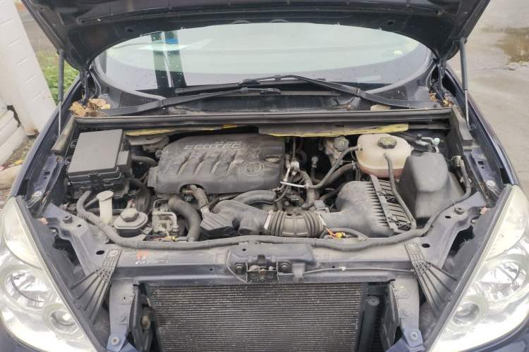 Used Buick GL8 2014 2.4L Comfort Edition Engine Bay