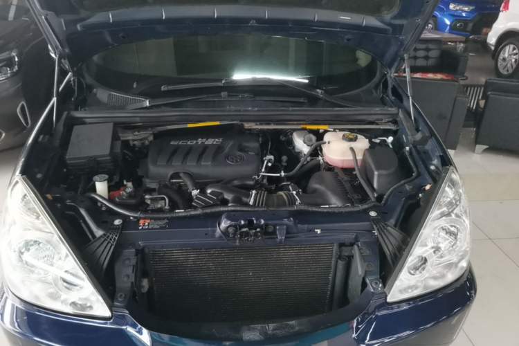 Used Buick GL8 2014 2.4L Classic Edition Engine Bay