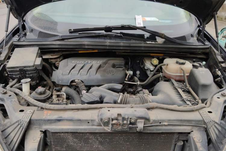 Used Buick GL8 2014 2.4L Comfort Edition Engine Bay