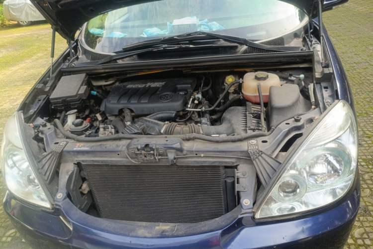 Used Buick GL8 2014 2.4L Classic Edition Engine Bay