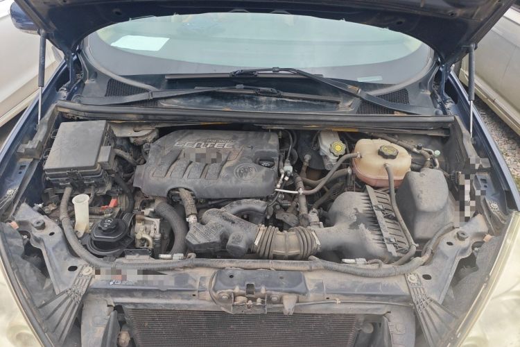 Used Buick GL8 2014 2.4L Executive Edition Engine Bay