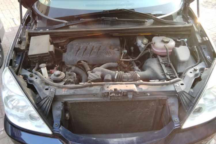 Used Buick GL8 2014 2.4L Classic Edition Engine Bay