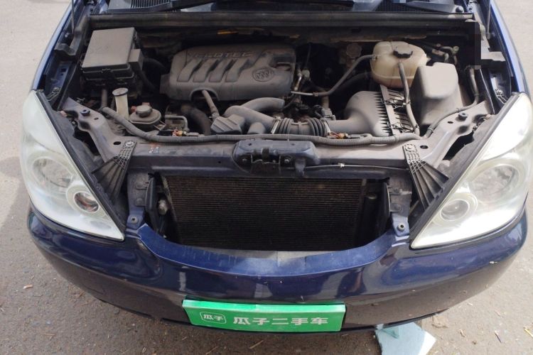 Used Buick GL8 2014 2.4L Executive Edition Engine Bay