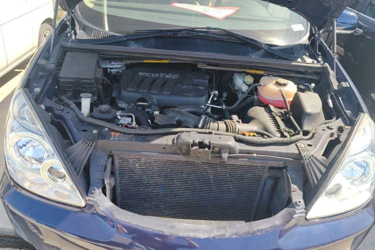 Used Buick GL8 2014 2.4L Executive Edition Engine Bay