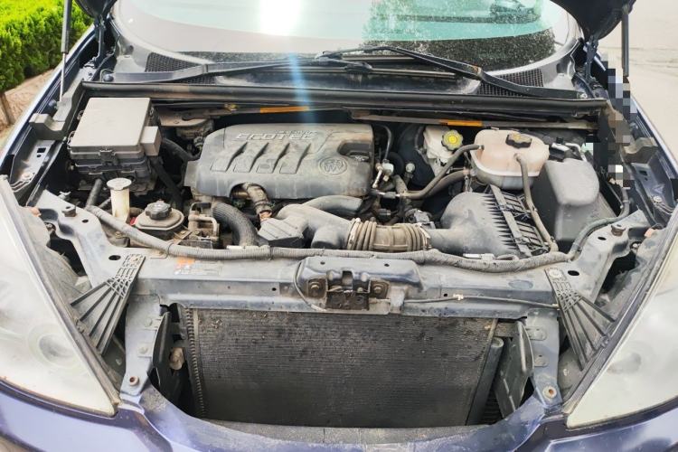 Used Buick GL8 2014 2.4L Classic Edition Engine Bay