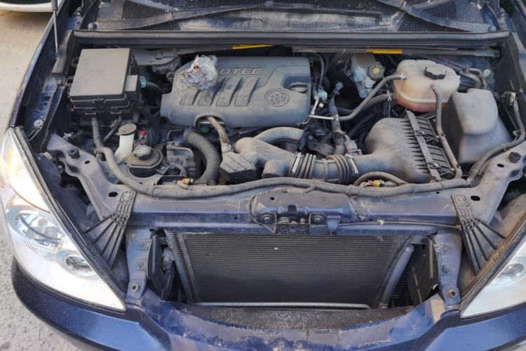 Used Buick GL8 2014 2.4L Classic Edition Engine Bay