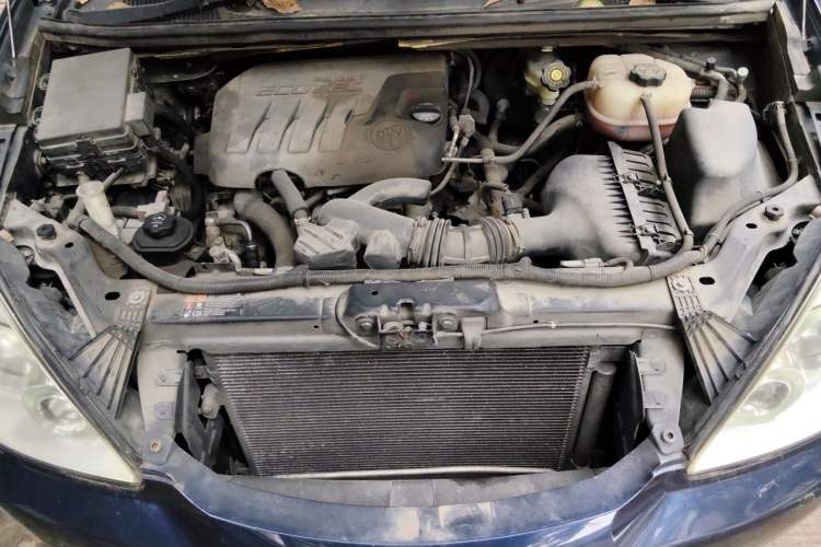 Used Buick GL8 2014 2.4L Classic Edition Engine Bay