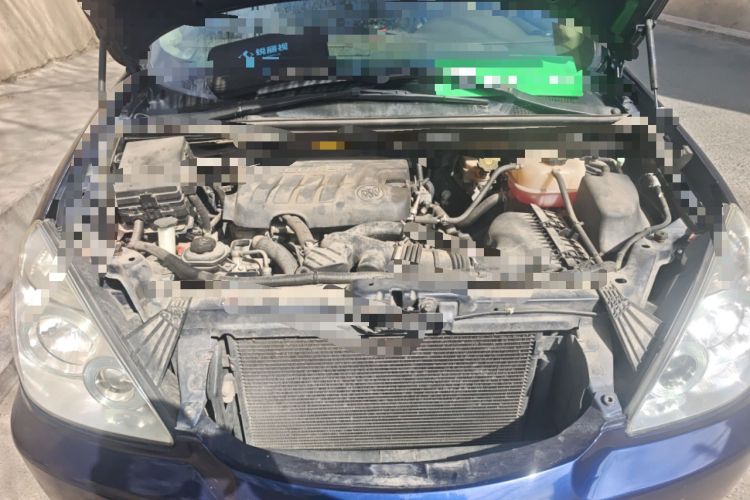 Used Buick GL8 2014 2.4L Comfort Edition Engine Bay
