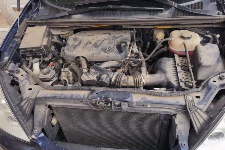 Used Buick GL8 2014 2.4L Comfort Edition Engine Bay