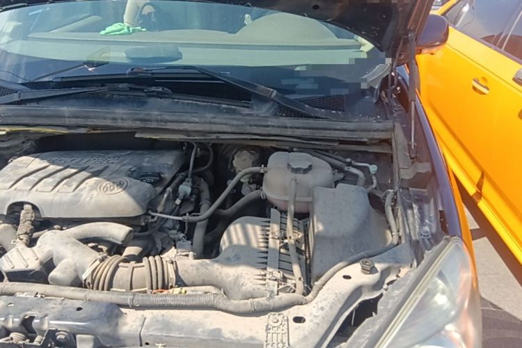 Used Buick GL8 2014 2.4L Classic Edition Engine Bay Left