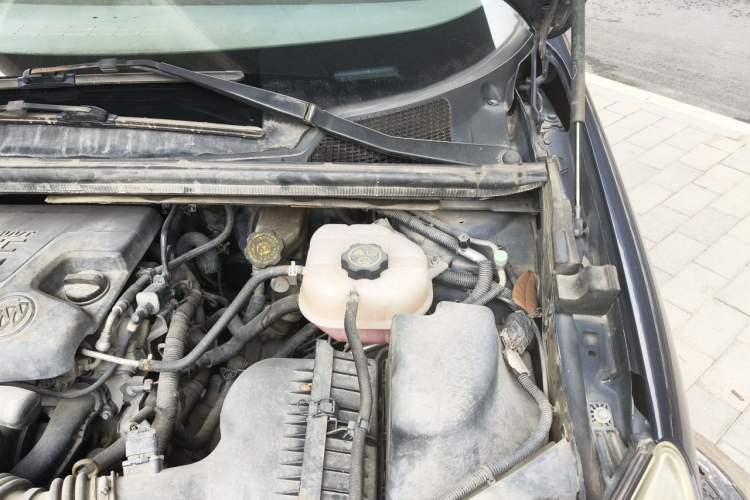 Used Buick GL8 2014 2.4L Classic Edition Engine Bay Left