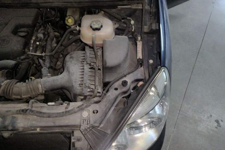 Used Buick GL8 2014 2.4L Classic Edition Engine Bay Left