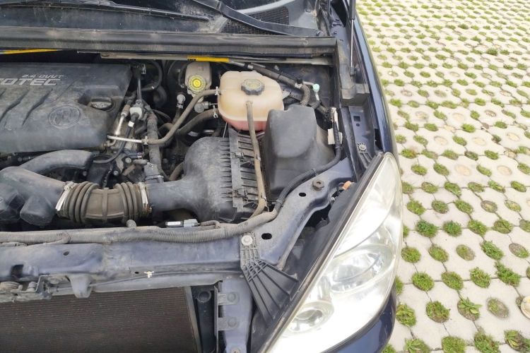 Used Buick GL8 2014 2.4L Classic Edition Engine Bay Left