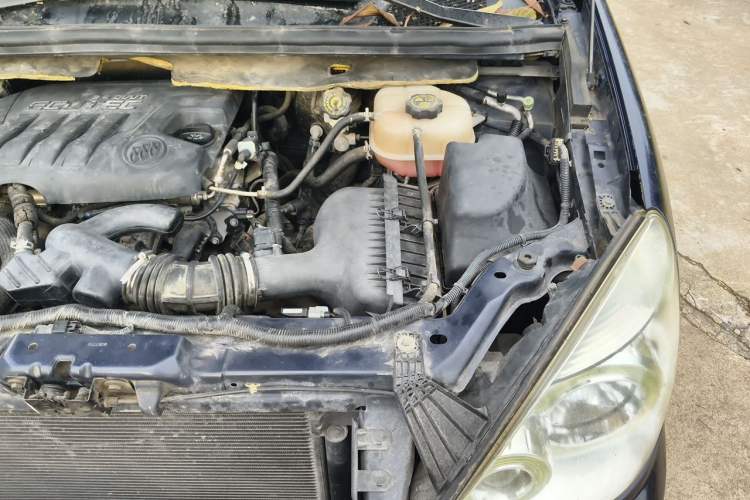 Used Buick GL8 2014 2.4L Classic Edition Engine Bay Left