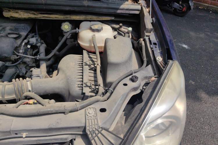 Used Buick GL8 2014 2.4L Comfort Edition Engine Bay Left