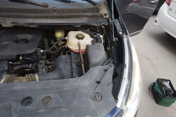 Used Buick GL8 2014 2.4L LT Luxury Business Executive Edition Engine Bay Left