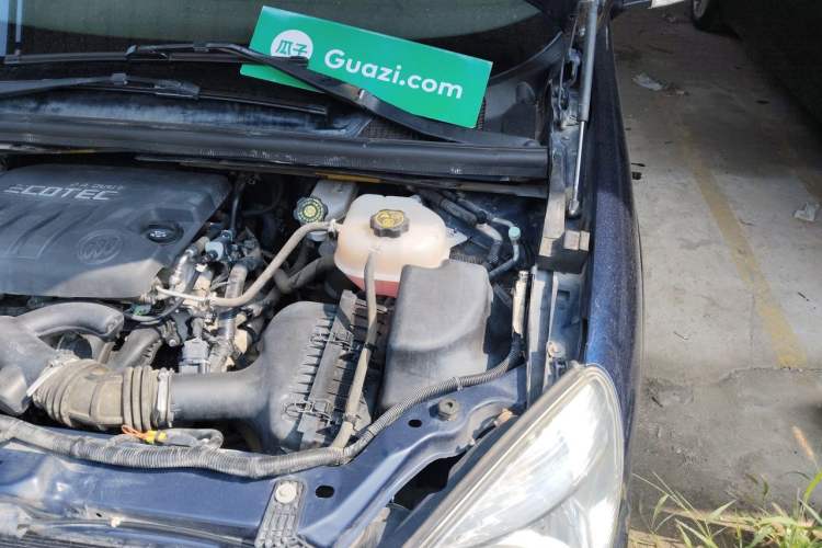 Used Buick GL8 2014 2.4L Classic Edition Engine Bay Left