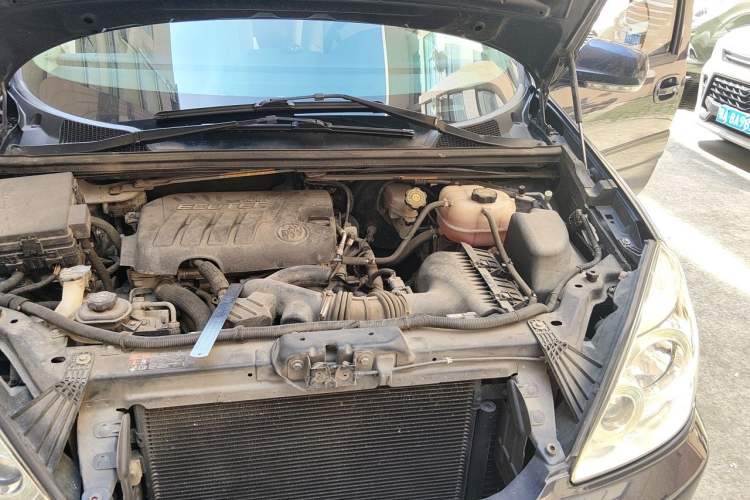 Used Buick GL8 2014 2.4L Executive Edition Engine Bay Left