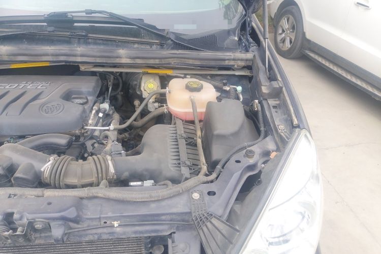 Used Buick GL8 2014 2.4L Classic Edition Engine Bay Left