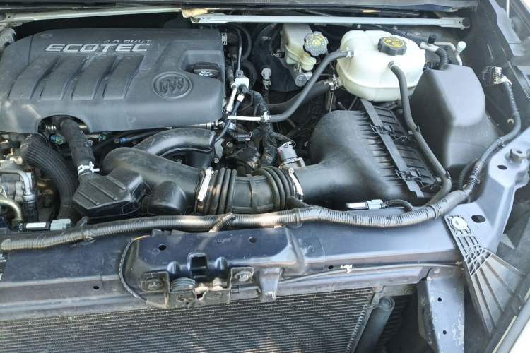 Used Buick GL8 2014 2.4L Classic Edition Engine Bay Left
