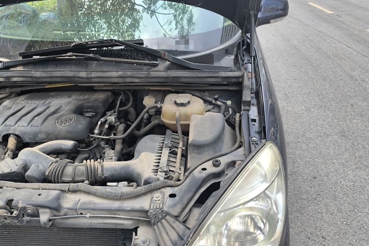 Used Buick GL8 2014 2.4L Classic Edition Engine Bay Left