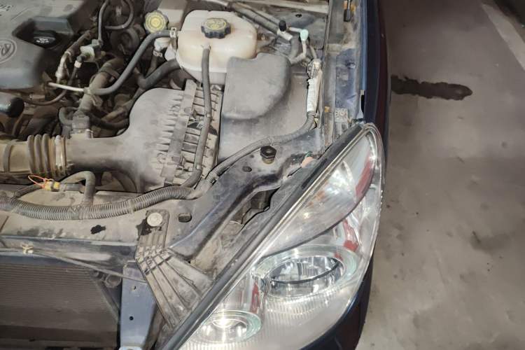 Used Buick GL8 2014 2.4L Comfort Edition Engine Bay Left