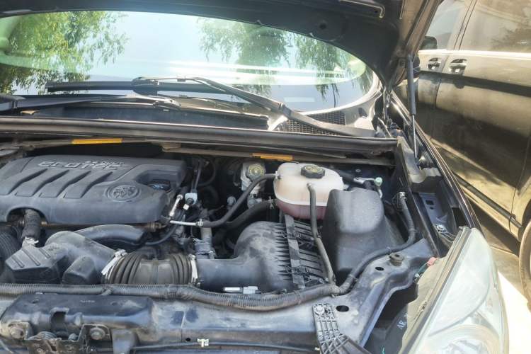 Used Buick GL8 2014 2.4L Comfort Edition Engine Bay Left