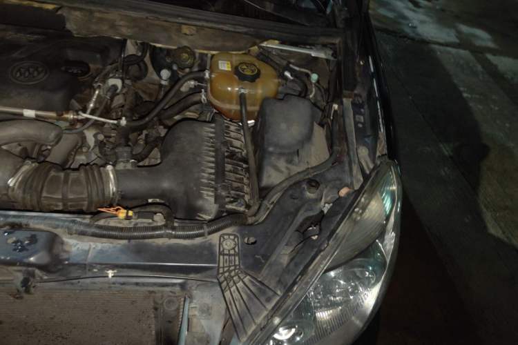 Used Buick GL8 2014 2.4L Classic Edition Engine Bay Left