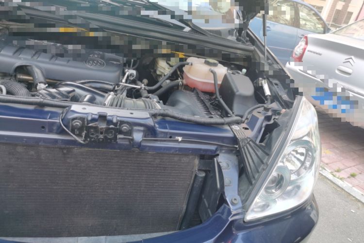 Used Buick GL8 2014 2.4L Classic Edition Engine Bay Left