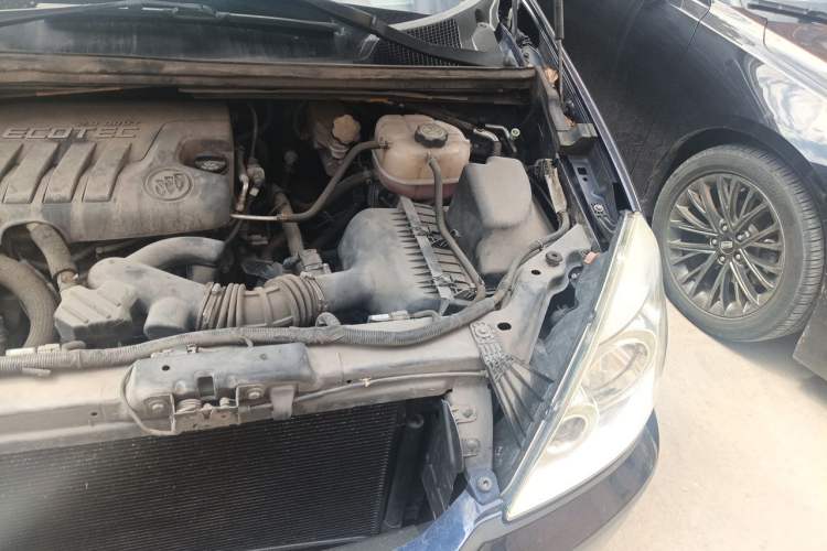 Used Buick GL8 2014 2.4L Comfort Edition Engine Bay Left