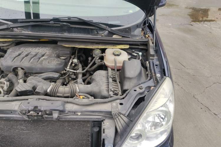 Used Buick GL8 2014 2.4L Comfort Edition Engine Bay Left
