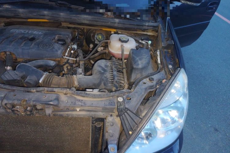 Used Buick GL8 2014 2.4L Comfort Edition Engine Bay Left