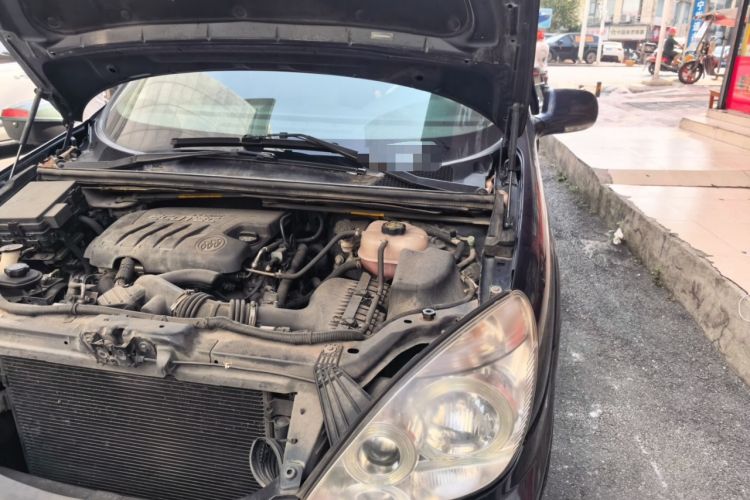 Used Buick GL8 2014 2.4L Classic Edition Engine Bay Left