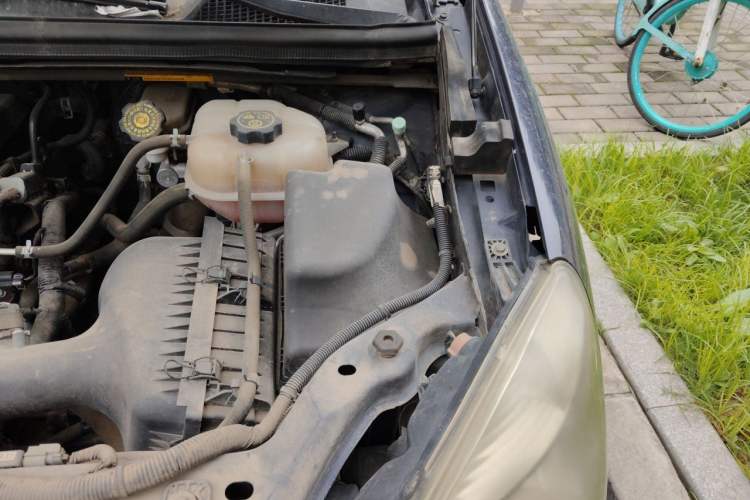 Used Buick GL8 2014 2.4L Comfort Edition Engine Bay Left