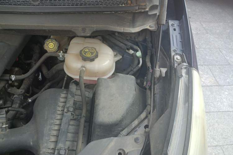 Used Buick GL8 2014 2.4L CT Luxury Business Comfort Edition Engine Bay Left