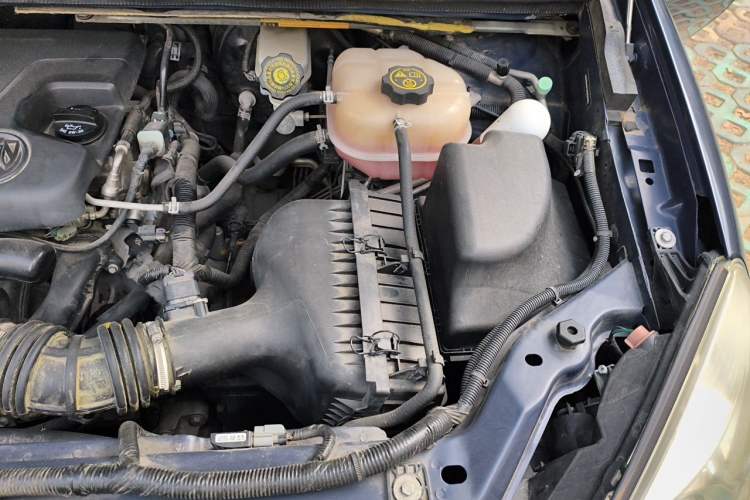 Used Buick GL8 2014 2.4L Classic Edition Engine Bay Left