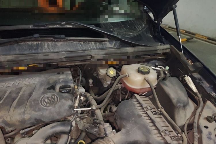 Used Buick GL8 2014 2.4L Classic Edition Engine Bay Left