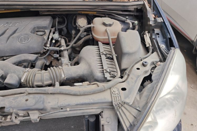 Used Buick GL8 2014 2.4L Classic Edition Engine Bay Left