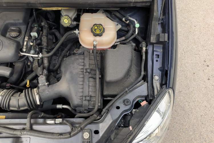 Used Buick GL8 2014 2.4L Classic Edition Engine Bay Left