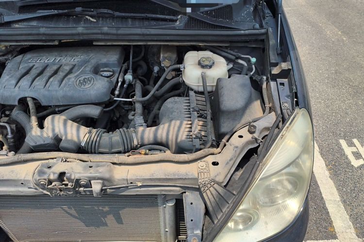 Used Buick GL8 2014 2.4L Executive Edition Engine Bay Left