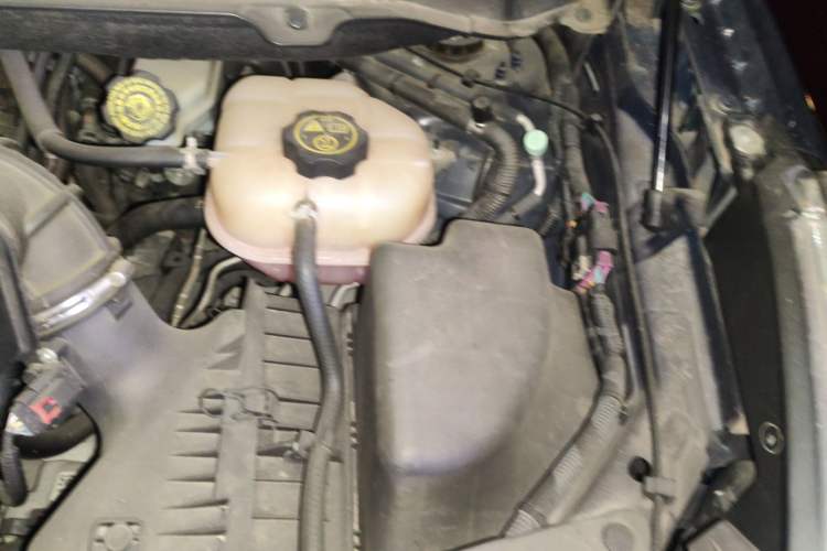 Used Buick GL8 2014 3.0L GT Luxury Business Haoya Edition Engine Bay Left