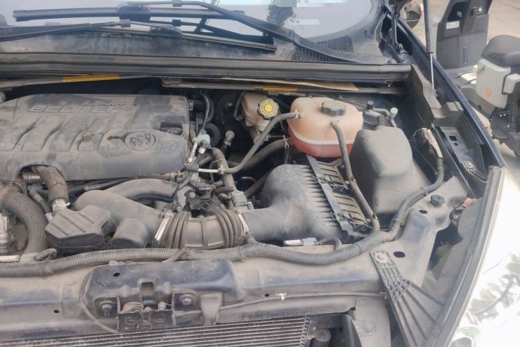 Used Buick GL8 2014 2.4L Classic Edition Engine Bay Left