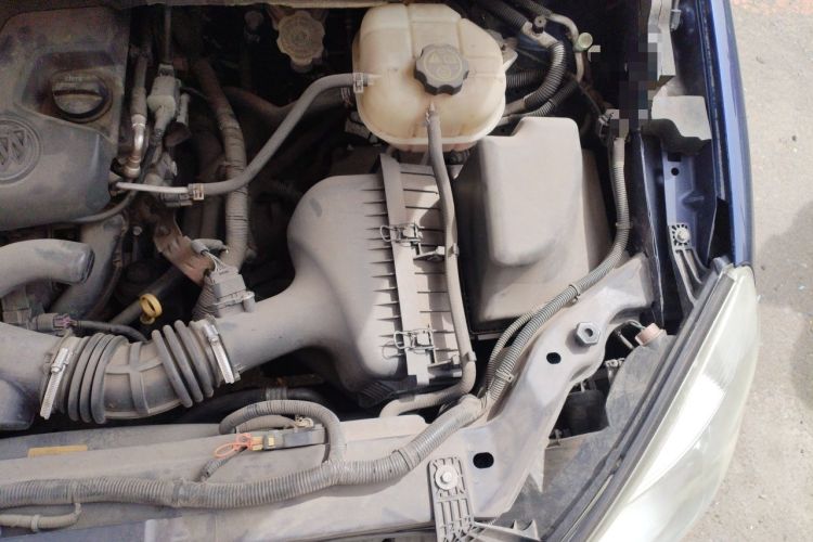 Used Buick GL8 2014 2.4L Executive Edition Engine Bay Left
