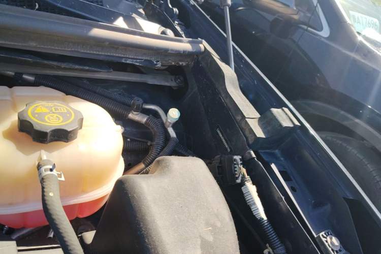 Used Buick GL8 2014 2.4L Executive Edition Engine Bay Left